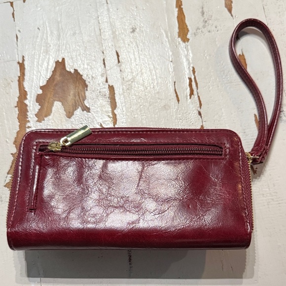 Elegant Burgundy Leather Wallet - Picture 2 of 4